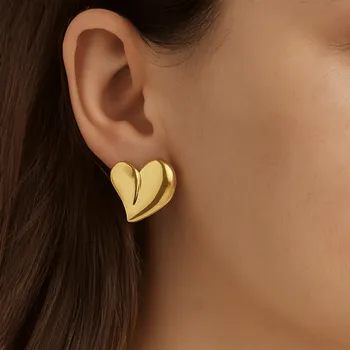 Náušnice Stylové náušnice z pozlacené chirurgické oceli ve tvaru srdce č. 1606