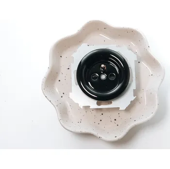 Elektrická zásuvka Keramická zásuvka do sestavy bez rámečku ČERNÁ bezšroubková