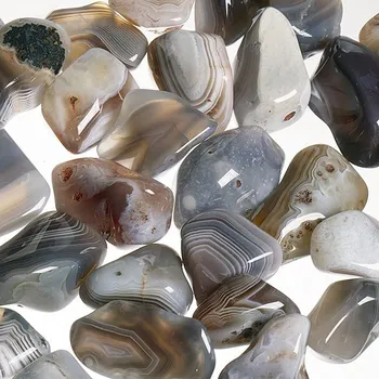 Přírodní kámen Achát šedý tromlovaný M, 250 g