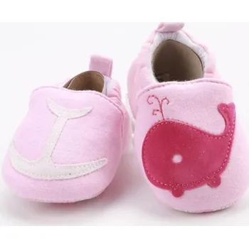 Dívčí bačkory Dětské capáčky s velrybou růžová 6-12 měsíců