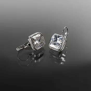 Náušnice Exkluzivní ocelové náušnice balené v dárkové krabičce č. 1049