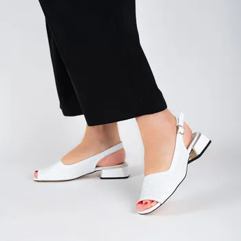 Dámské sandále Dámské bílé lakované sandály s výrazným podpatkem Letizia Velikost: 39