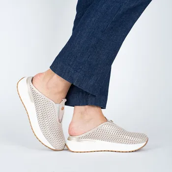 Dámské pantofle Dámské krémové perforované nazouváky s uzavřenou špičkou Letizia Velikost: 40