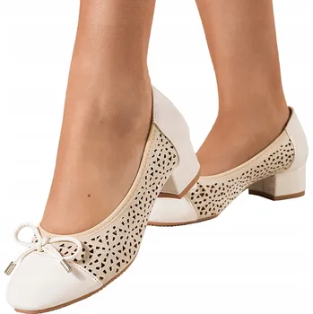 Dámské lodičky Dámské béžové lodičky s děrováním na nízkém podpatku, kožená stélka, velikost 38