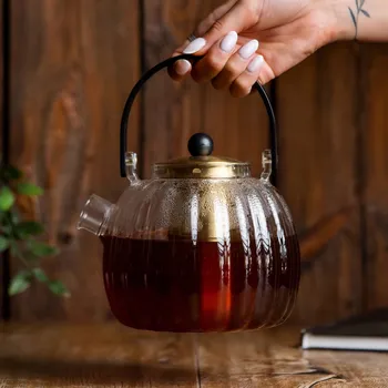 Konvice na čaj VIALLI DESIGN Eva 1 l gold - skleněný čajový konviček s infuzérem