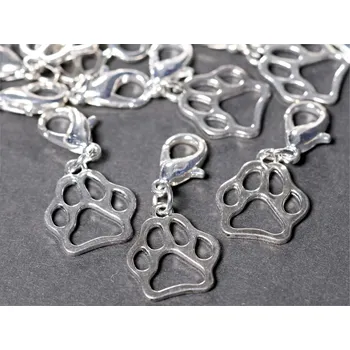 Magieprirody.cz Kovový přívěsek tlapka s karabinkou na klíče - obojek #ZM23