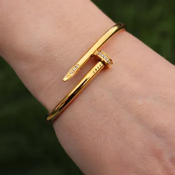 Náramek Ocelový náramek zabalený v dárkové krabičce č. 1144 - Pozlacená chirurgická ocel