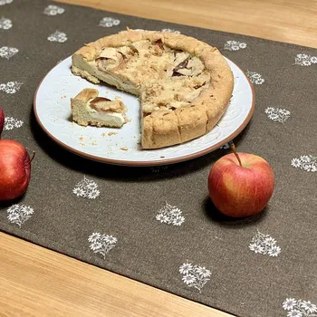 BYTEMA Žakárový šál ALPSKÉ KVĚTINY HNĚDÝ 45 x 138 cm