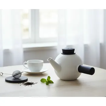Konev Černý porcelánový čajník QDO s boční rukojetí