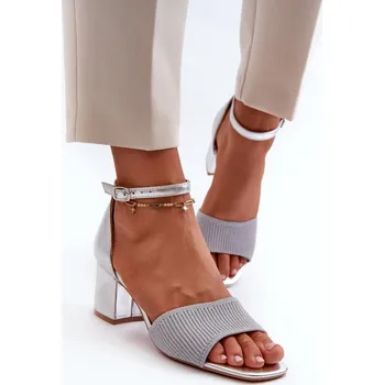 Dámské sandále EVENTO Dámské sandály na podpatku Desvia Barva: Stříbrná, Velikost: 38