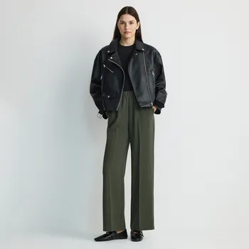 Dámské kalhoty Reserved - Kalhoty s nažehlenými puky - zelená - 1018P-87X - 1018P-87X-XS