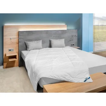 přikrývka BeCo Celoroční prošívaná přikrývka, střední (135 x 200 cm)