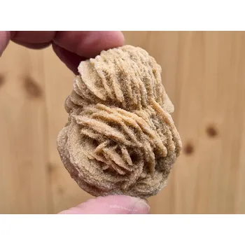 Přírodní kámen Pouštní růže surová z Maroka 129g