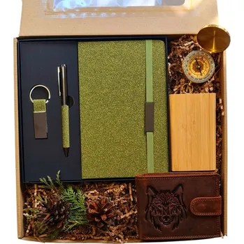 Peněženka Myslivecký dárkový set - Kožená peněženka Vlk, A5 zápisník set, Powerbanka, Kompas