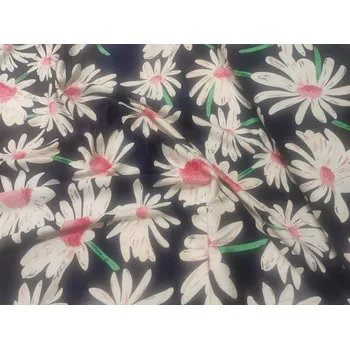 Úplet viskózový bílé kytky na modré