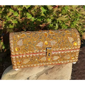 Šperkovnice Střední zdobená indická šperkovnice truhlička zlatá Stříbrná