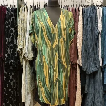 Dámská tunika Tunika tmavozelená se vzorem