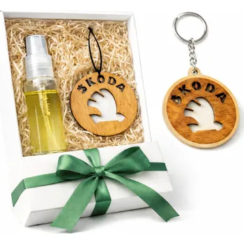Vůně do auta Mácova dílna Dárková sada Škoda – vůně do auta & dřevěný přívěsek Vůně: Vanilka