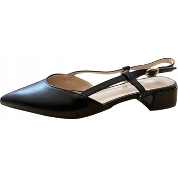 Dámské lodičky DIAMANTIQUE ČERNÉ DÁMSKÉ LODIČKY NA NÍZKÉM PODPATKU S PŘEZKOU