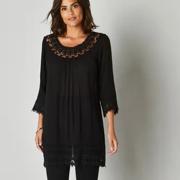 Dámské tričko Kreponová tunika s 3/4 rukávy a macramé černá 46