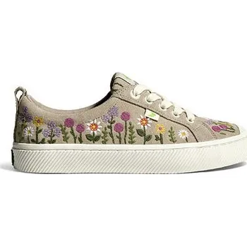 Pánské tenisky Pánské volnočasové boty Cariuma OCA Low Sand Suede Embroidered Flowers Sneaker