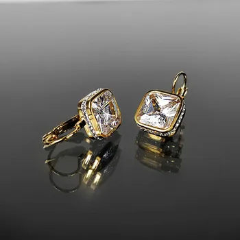 Náušnice Exkluzivní ocelové náušnice balené v dárkové krabičce č. 1050