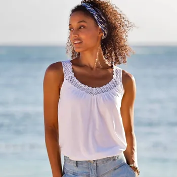 Top s výstřihem lemovaným macramé bílá 56