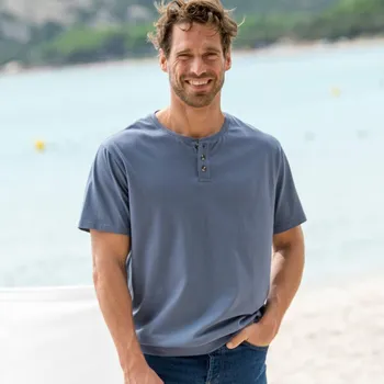 Pánské oblečení Tričko Henley s výstřihem na knoflíčky a krátkými rukávy, z bio bavlny modrá džínová 117/126