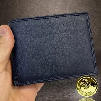 Peněženka Výjimečnost na první pohled, modrá kožená peněženka a vlastní monogram Vyberte variantu: bez jakékoliv úpravy + Akce - zlatá mince Pro štěstí ZDARMA