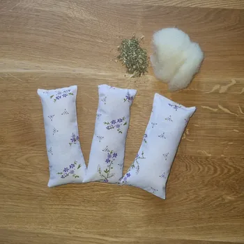 Hračka pro kočku NEBE DOMA Polštářek pro kočky se šantou kočičí a ovčím rounem – přírodní, voňavý a ručně šitý 16x7 cm