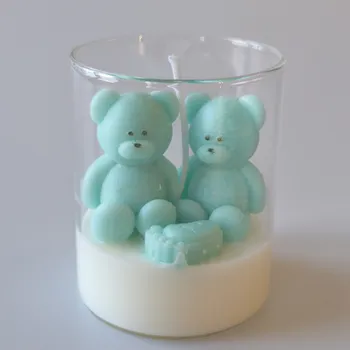 Svíčka Evička Candles Vonná svíčka dva medvídci ve skle – Ledový vítr 85 g - ručně vyráběná Barva: Modrá