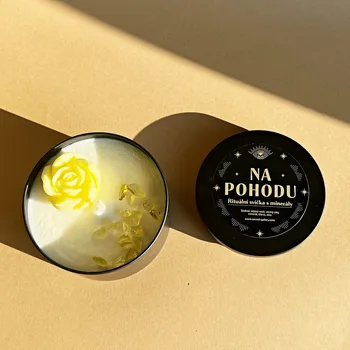 Svíčka Vonná svíčka s kytičkou a minerály Na pohodu Sojová vonná svíčka