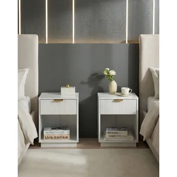 Noční stolek Sada 2 nočních stolků bílá MDF 1 úložná zásuvka 1 police zlaté úchyty moderní design ložnice Beliani