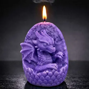 Svíčka Vonná svíčka Dračí vejce | 230 g | Svíčkománie3D | Barva: Fialová