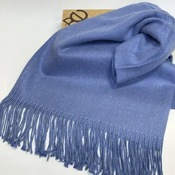 Šála Luxusní modrá pašmínová šála – elegance, hloubka a osobní styl Vyberte variantu: + MONOGRAM | zdarma | + prémiové dárkové balení BE Original