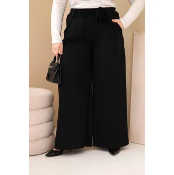Dámské kalhoty Dámské kalhoty Plus Size se širokým nohavicí a ozdobným květem v pase černé UNI