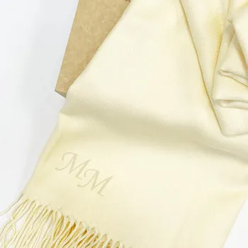 Šála Luxusní vanilkově žlutá pašmínová šála – jemnost, teplo a slunečná elegance Vyberte variantu: + MONOGRAM | zdarma | + prémiové dárkové balení BE Original