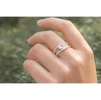 Prsten NĚŽNÁ stříbrný prsten s broušeným, 2,9gr růženínem Velikost prstenu: 7 (54/55)