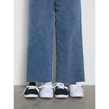 Dámské tenisky Sinsay - Tenisky z imitace kůže - černá - 800DG-99X - 800DG-99X-38-2