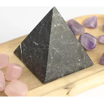Pyramida černý onyx 7,5 cm - A