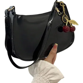 Kabelka Dámská kabelka s přívěškem třešně 24,5 x 7,5 x 28,5 cm Stylová taška z umělé kůže s polyesterovou podšívkou černá