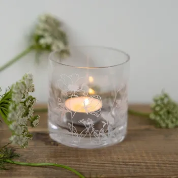 Svícen Storefactory Skleněný svícen na čajovou svíčku Blomsteräng 8 cm