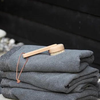 ZONE DENMARK Inu - kartáč na mytí zad z bukového dřeva