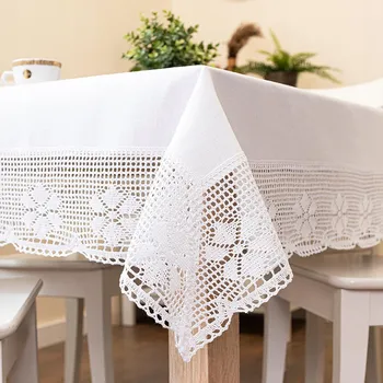 ubrus Bílý bavlněný ubrus obdélníkový na stůl s krajkou a výšivkou 140x220 cm