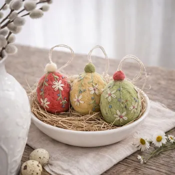 Velikonoční dekorace Gry & Sif Plstěná vajíčka s vyšívanými květinami vícebarevná