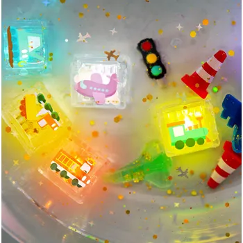 vodní stůl Glo Pals Senzorické svítící kostky do vody Auta