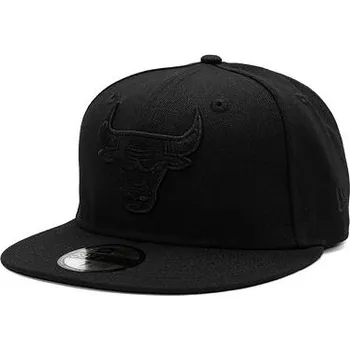 Kšiltovka Kšiltovka New Era - NBA Black on Black 59FIFTY - Chicago Bulls - Black velikosti fitted caps 6 7/8 (54.9 cm)