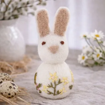 Velikonoční dekorace Gry & Sif Plstěný zajíček Bunny s květinou
