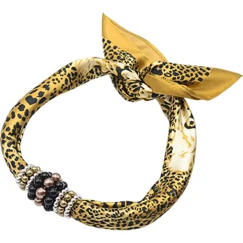 Šátek Magotex Šátek s bižuterií Letuška - hnědý se zvířecím potiskem