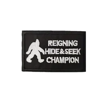 Nažehlovací nášivka - REIGNING HIDE ... (7,9 x 4,9 cm)